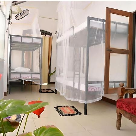 Traveller'S Hostel Hikkaduwa Exterior photo