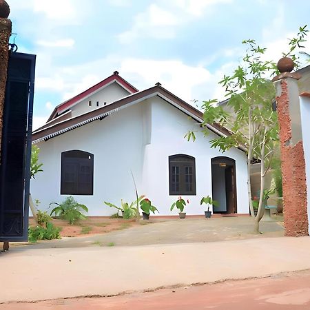 Traveller'S Hostel Hikkaduwa Exterior photo