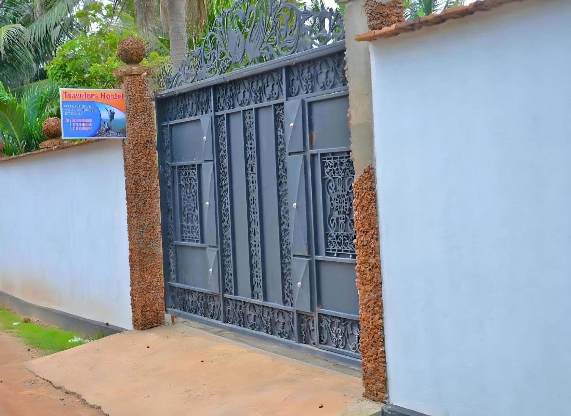 Traveller'S Hostel Hikkaduwa Exterior photo
