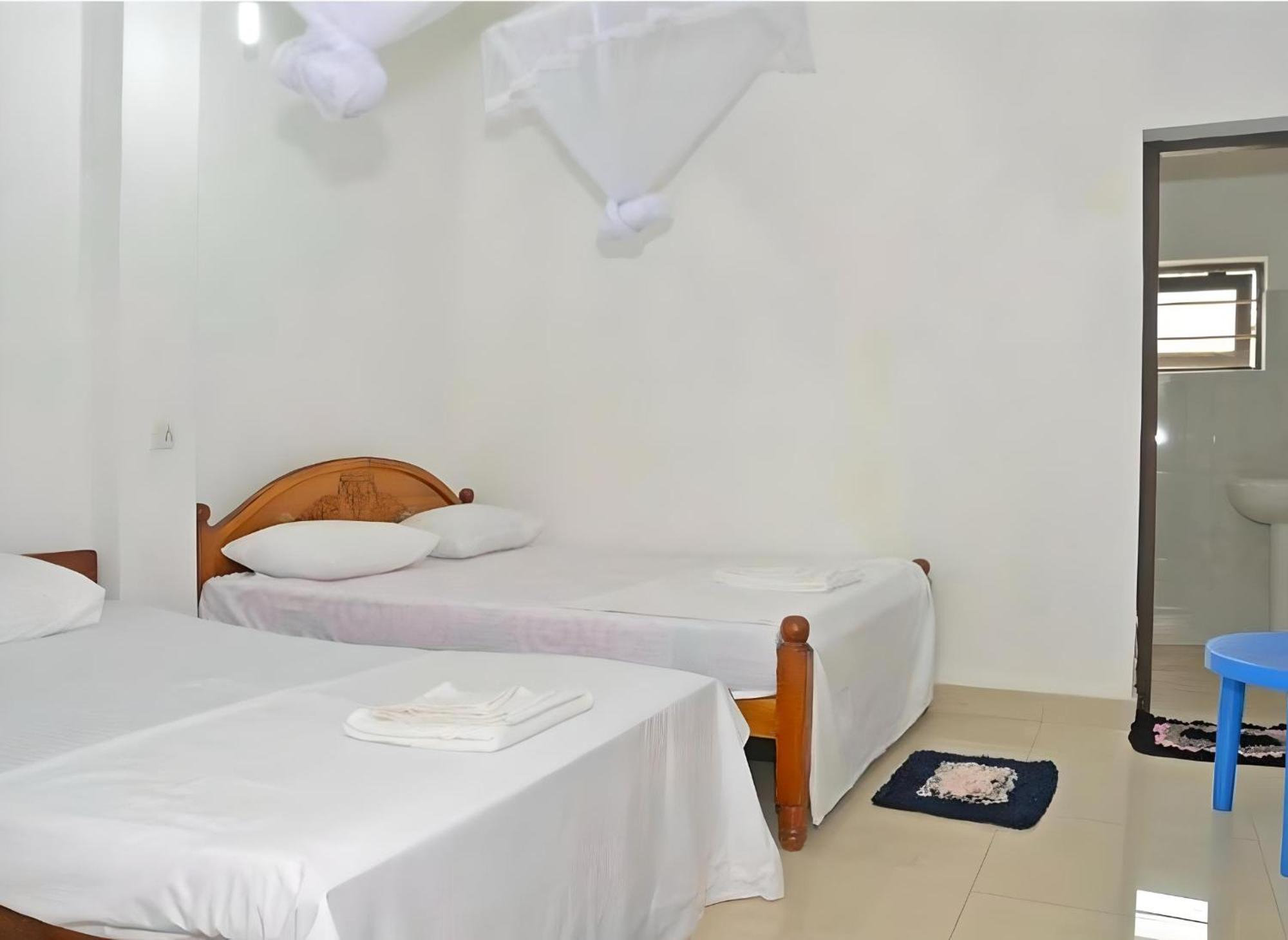 Traveller'S Hostel Hikkaduwa Exterior photo
